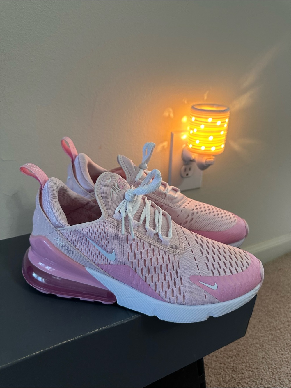 Nike Women's Pink Gradient Air Max 270 Sneakers. Women’s Size 8.5/Young girls 7